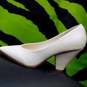 UniLady White Leatherette Pointed Toe Cone Heel Pumps - Size 8.5